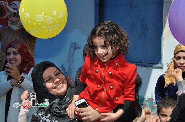 كفرقاسم – فيديو: بساتين الامل, السلام , والمحبة تحتفل بعيد الام على انغام عمو انس وجوقته ..